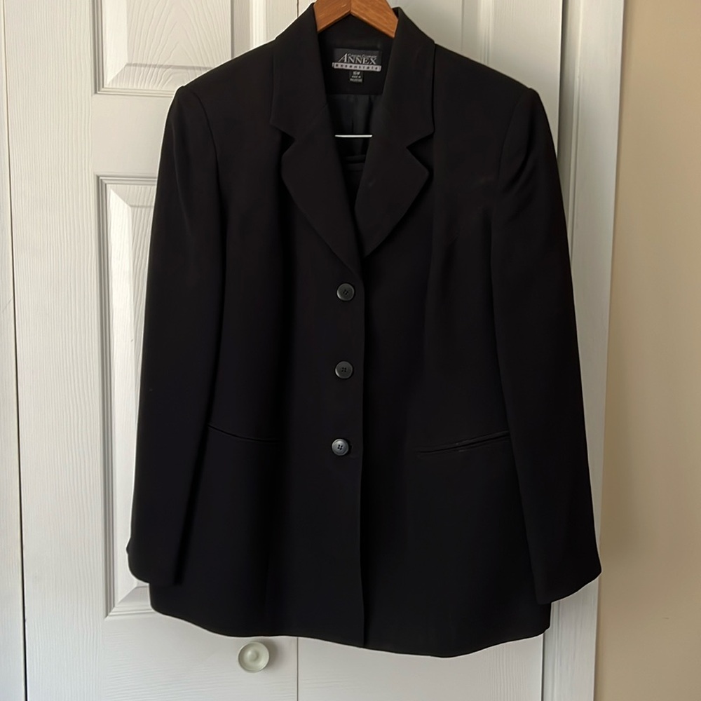Casual Corner Annex Black Suit 16w in Black